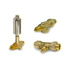 Johnson Controls 3" Valve 3W Mixing ANSI Class 125 Flat-Faced Flange 80Cv Modified Linear Flow and 1/2" Threaded Stem with 3-7 PSI Spring Range with SR Pneumatic Actuator and Positioner Cast Iron Body with Brass Trim