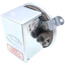 Dwyer Low Differential Pressure Switch .15-.5" WC SPDT